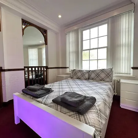 Modern Haven In Dudley With Free Parking! Apartment Birmingham Exterior photo