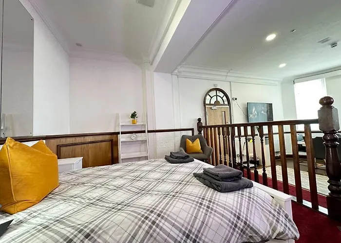 Modern Haven In Dudley With Free Parking!