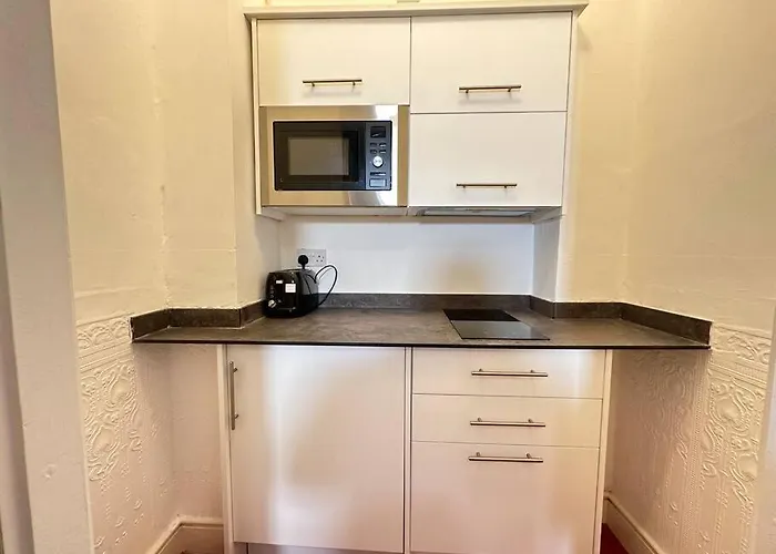 Modern Haven In Dudley With Free Parking!