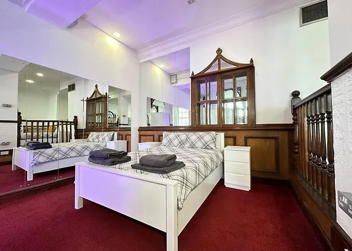 Modern Haven In Dudley With Free Parking!