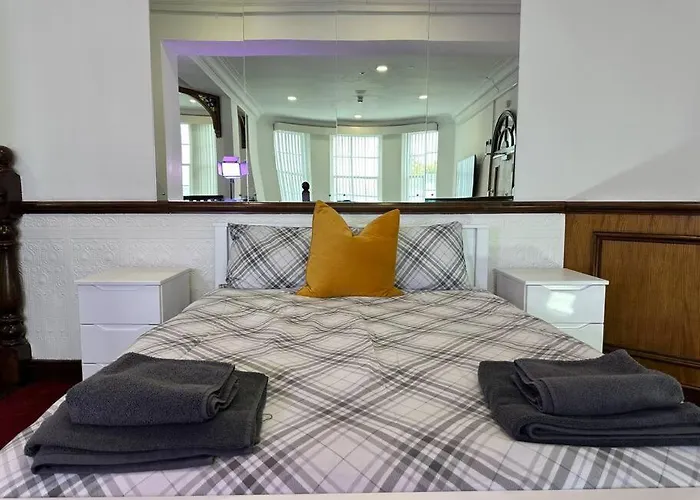 Modern Haven In Dudley With Free Parking!