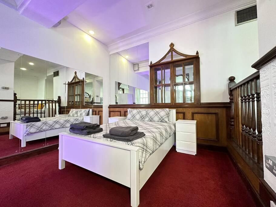 Modern Haven In Dudley With Free Parking! Apartment *