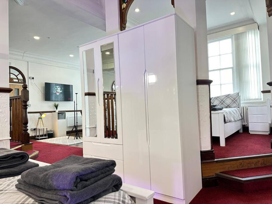 Modern Haven In Dudley With Free Parking! *